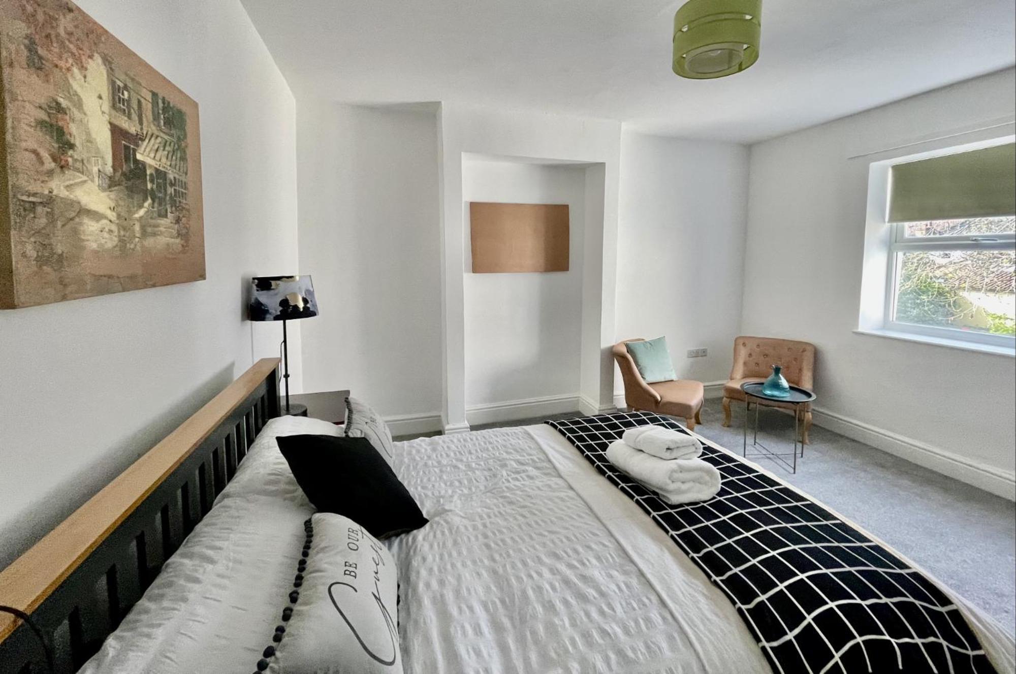 Golden Triangle Townhouse Hotel Norwich Room photo